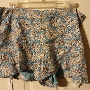 Super cute shorts. Promesa. Size large. Nice.
